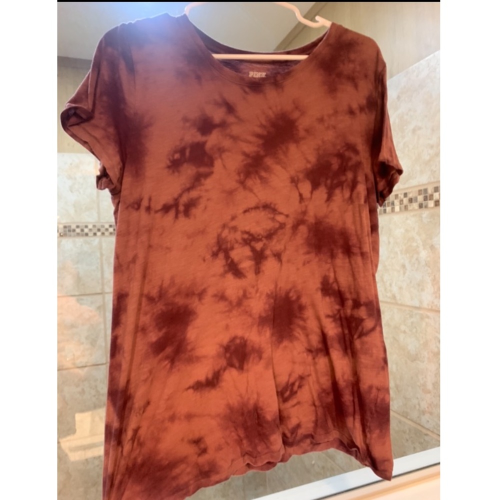 BURGUNDY TIE-DYE VICTORIA SECRET T-SHIRT.